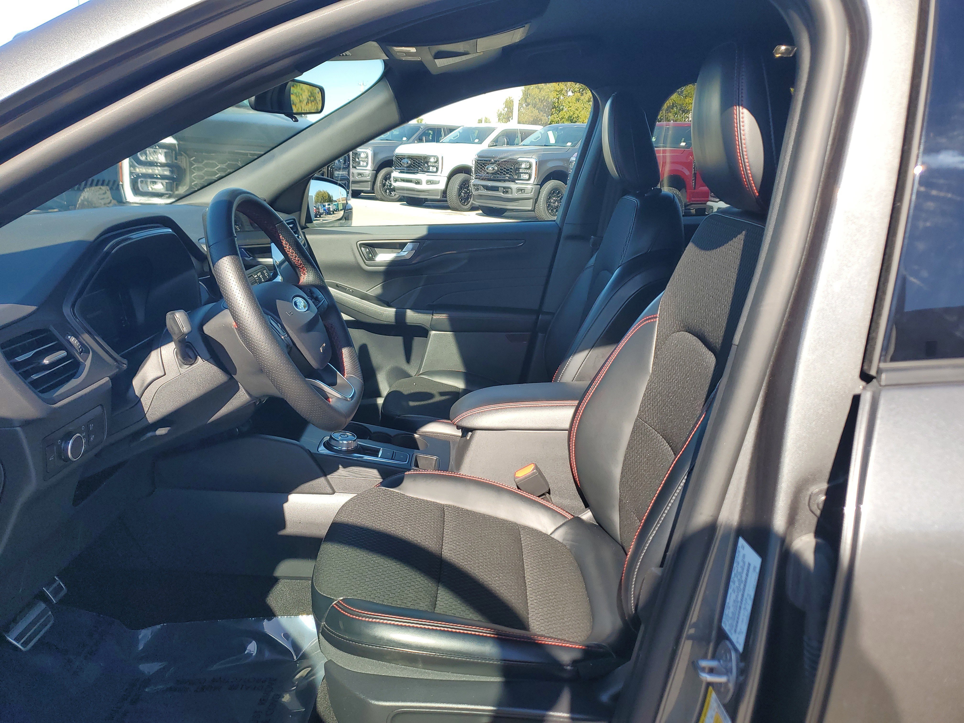 Used 2024 Ford Escape ST-Line w/ Tech Pack #1 image 18