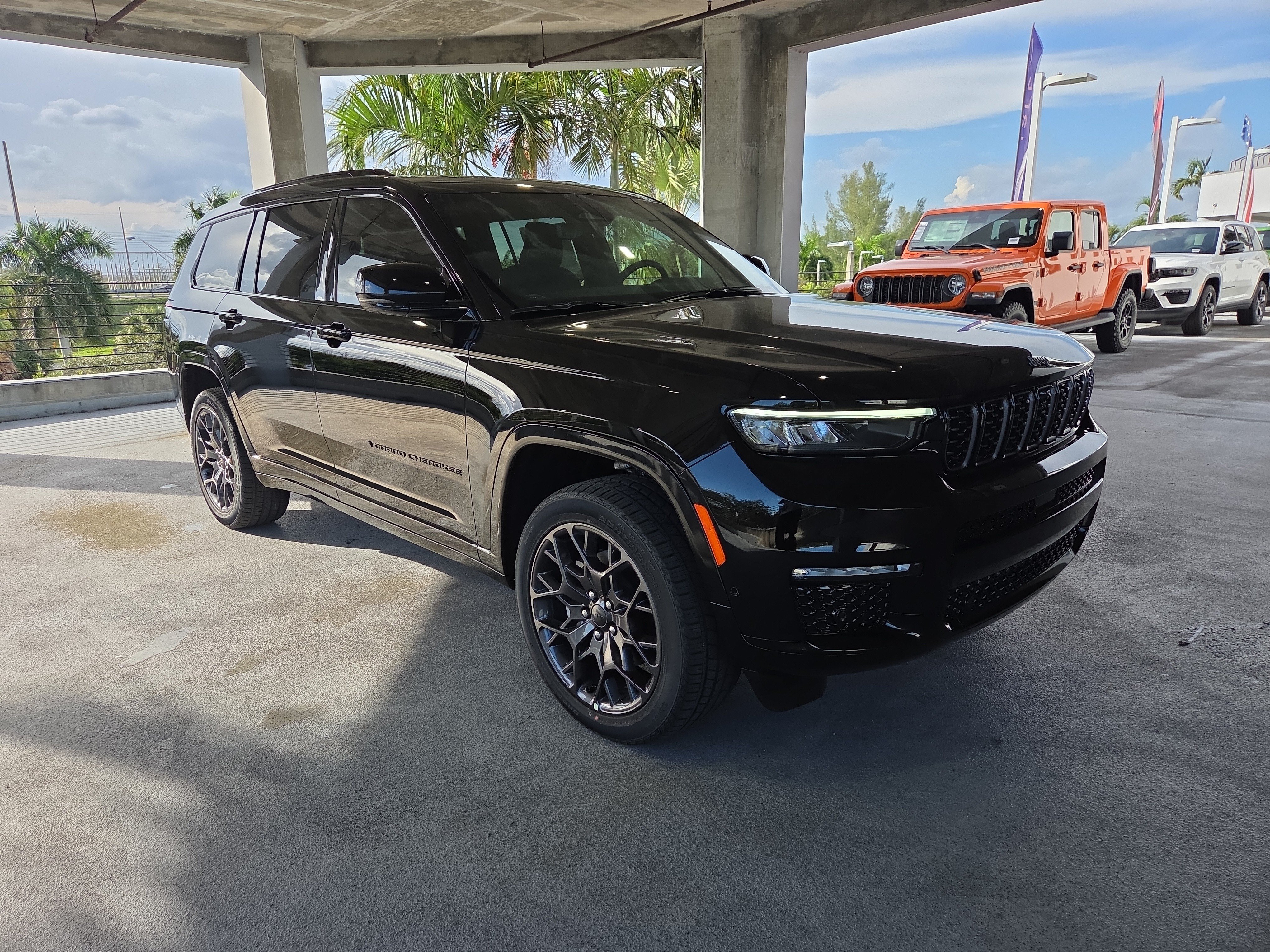 New 2025 Jeep Grand Cherokee L Summit AWD/4WD image 2