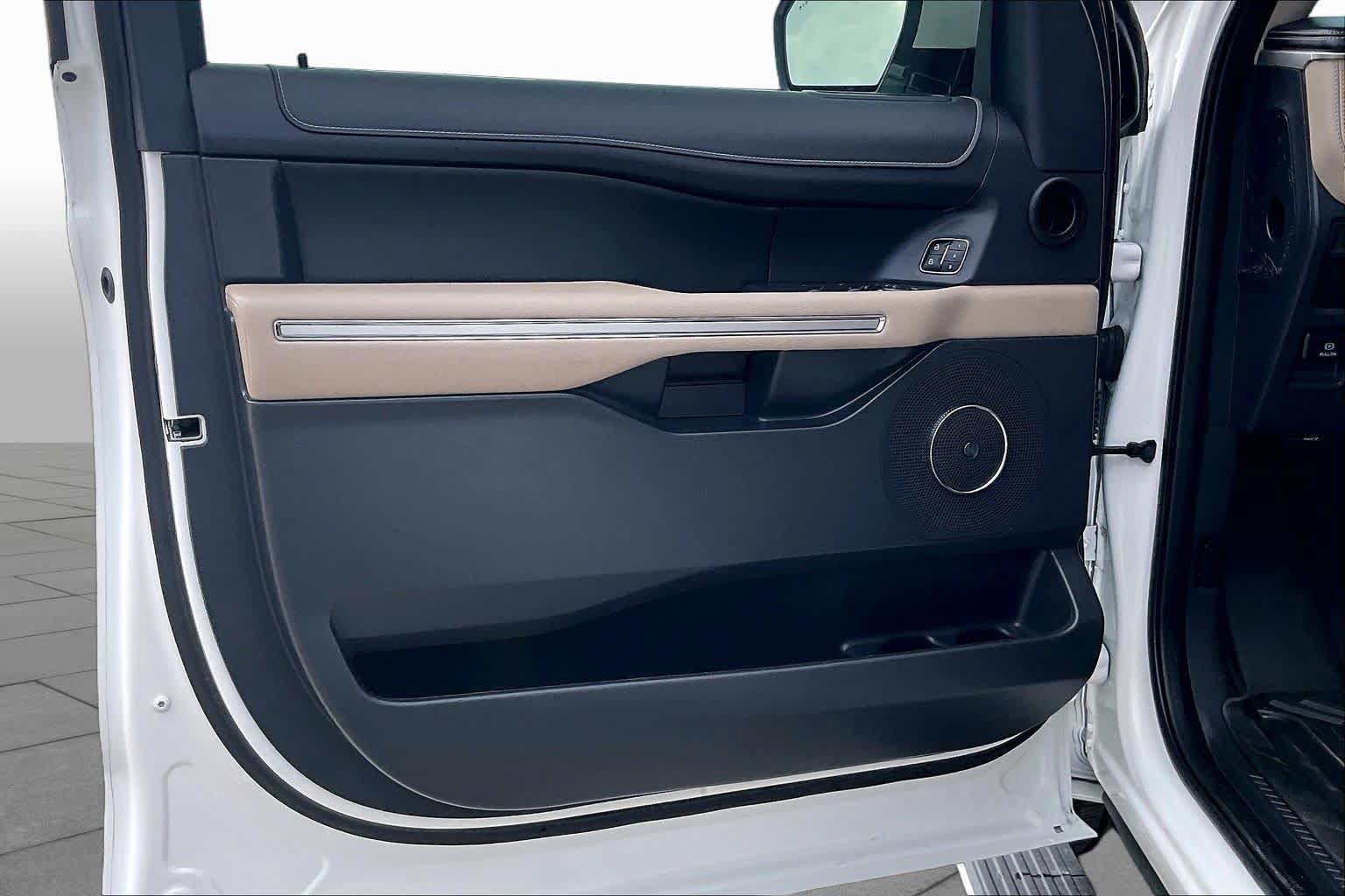 Used 2023 Ford Expedition Limited RWD image 21