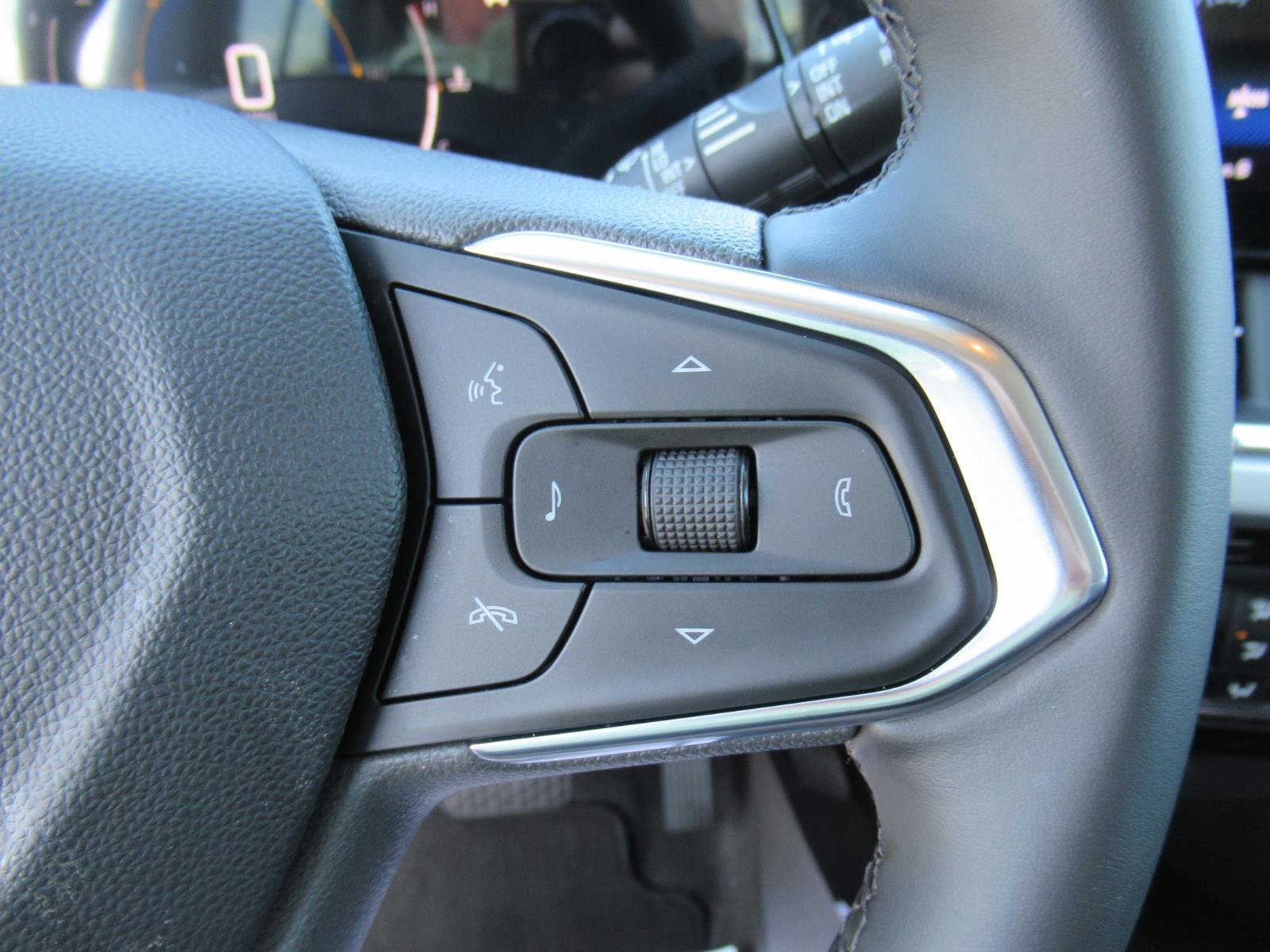 Used 2026 Chevrolet Trax LT w/ Driver Confidence Package FWD image 25