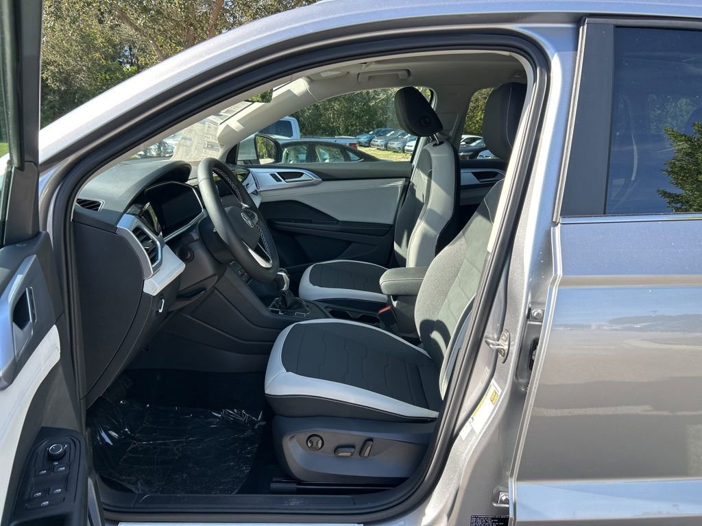 New 2026 Volkswagen Taos SE image 15
