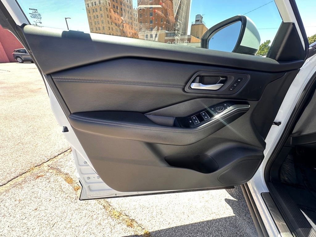 Certified 2024 Nissan Rogue SL w/ SL Premium Package FWD image 15