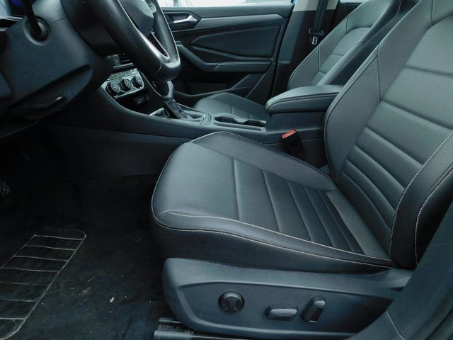 Used 2024 Volkswagen Jetta SE image 24