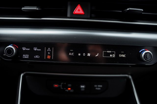 Used 2025 Kia Carnival LXS image 18