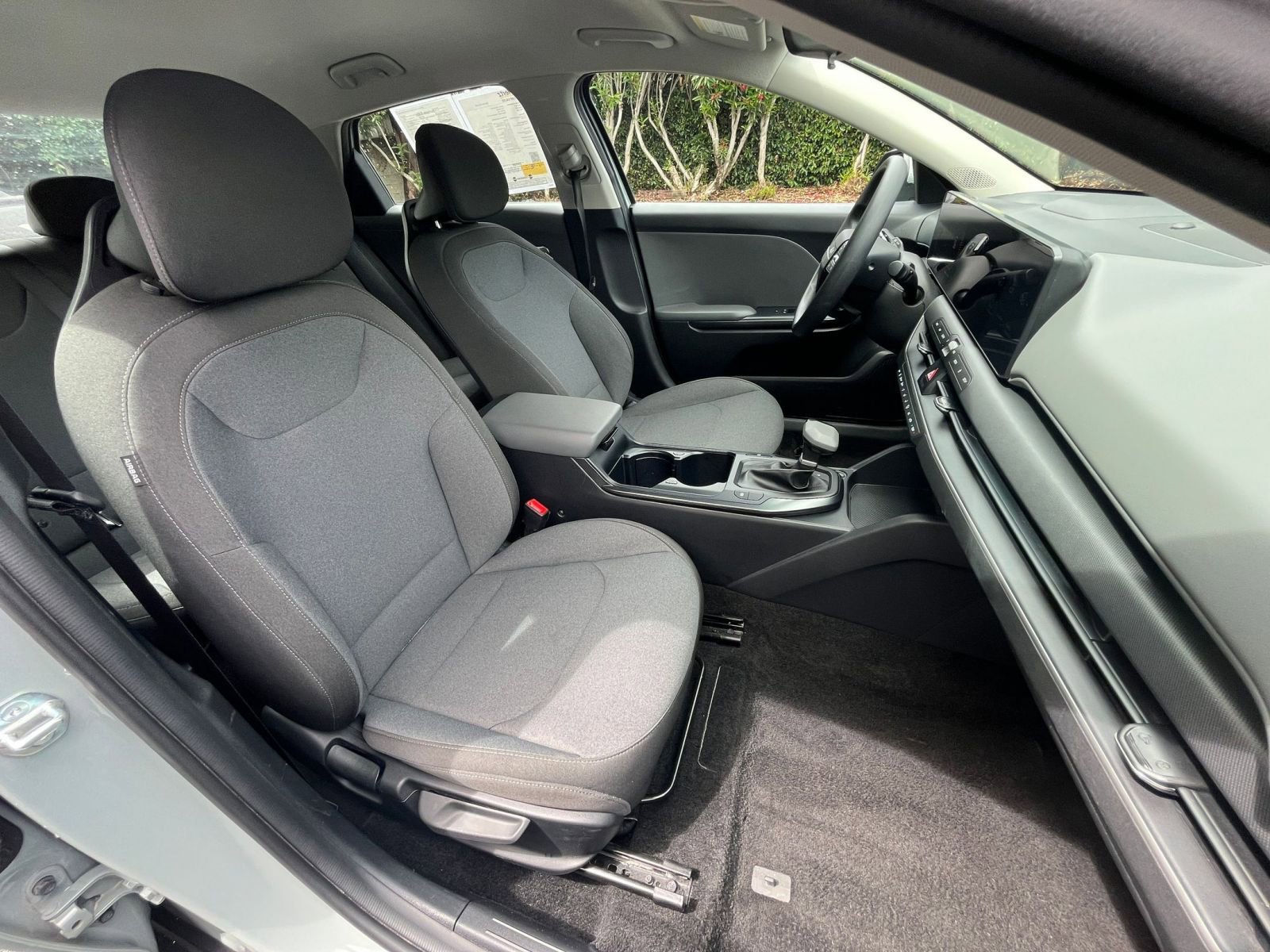 Used 2025 Kia K4 FWD image 35