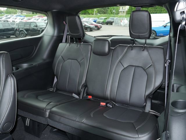 New 2027 Chrysler Pacifica Select FWD image 23