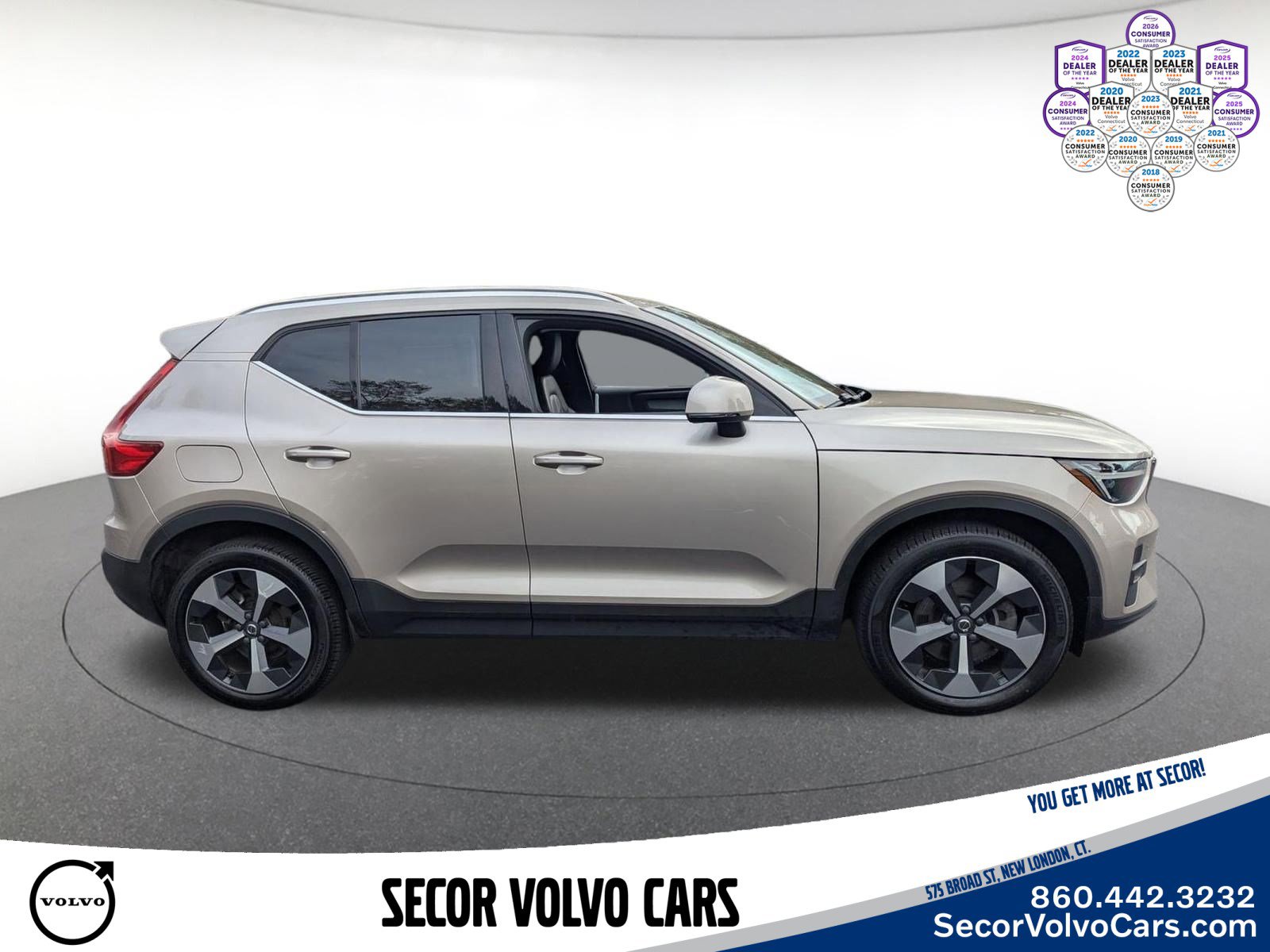 Certified 2023 Volvo XC40 B5 Plus AWD/4WD image 3
