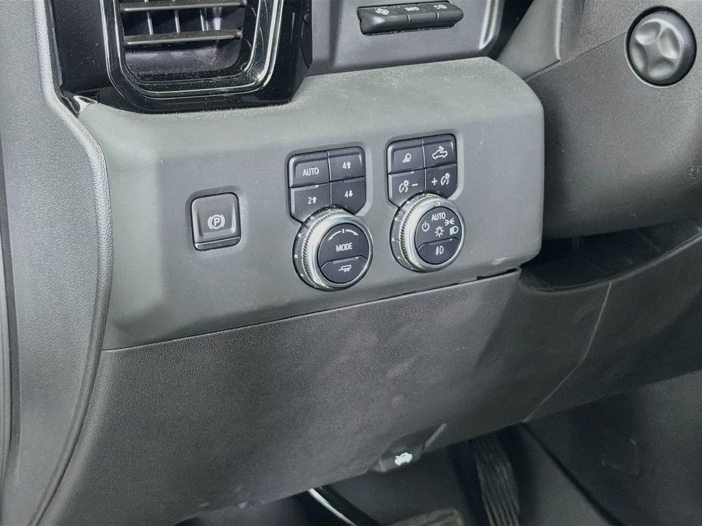 Used 2024 GMC Sierra 1500 AT4 w/ Technology Package AWD/4WD image 13