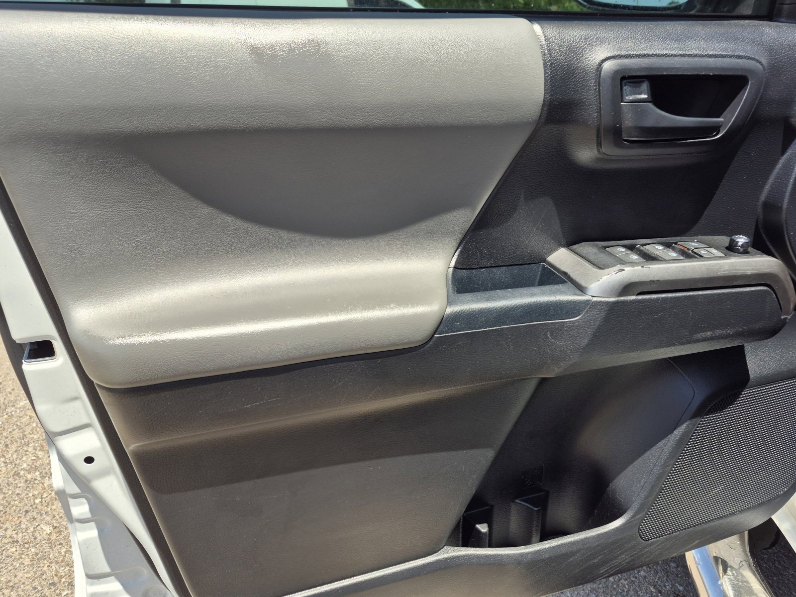 Used 2017 Toyota Tacoma SR5 w/ Tow Package RWD image 14