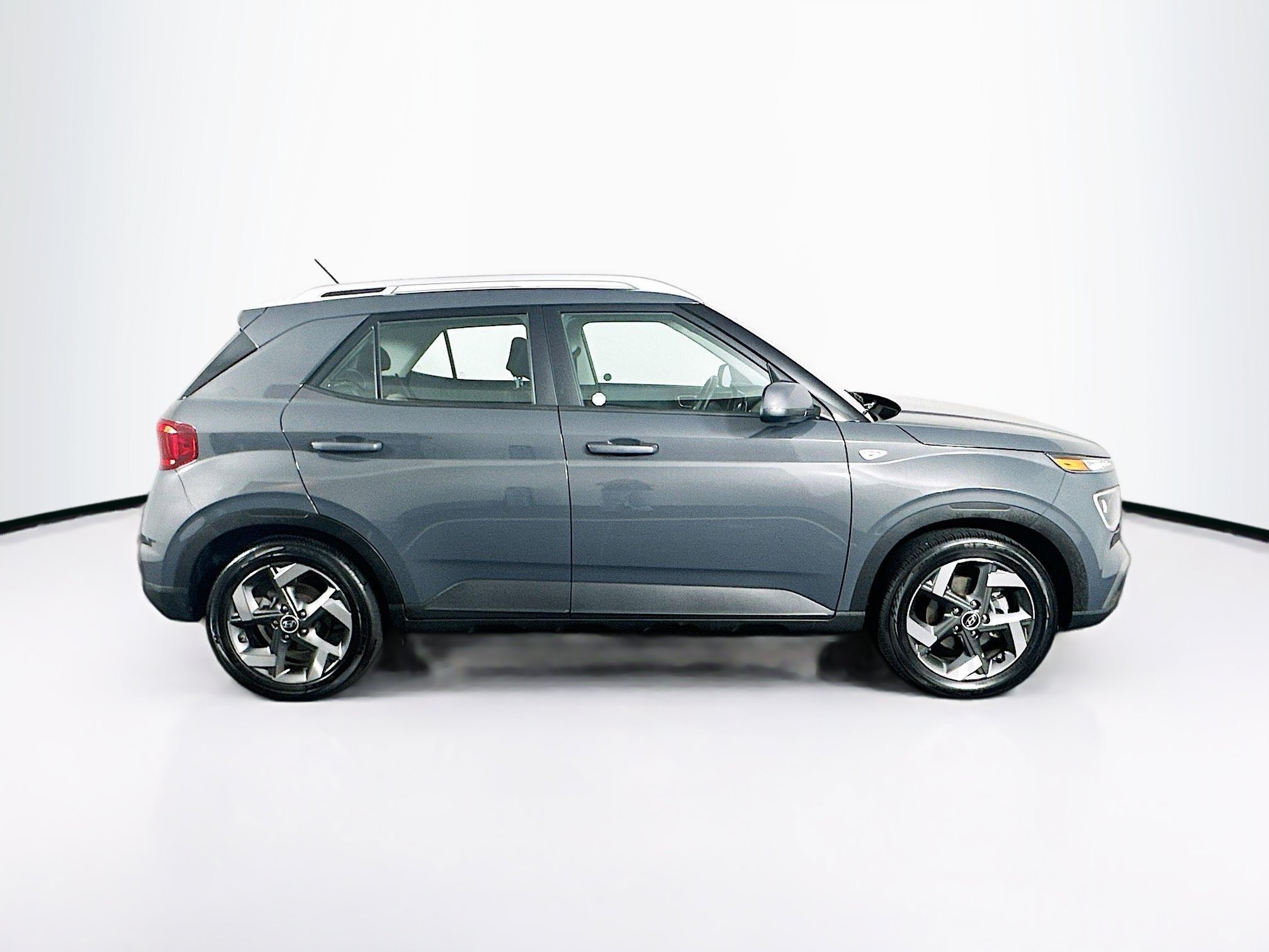 Used 2023 Hyundai Venue SEL FWD image 10