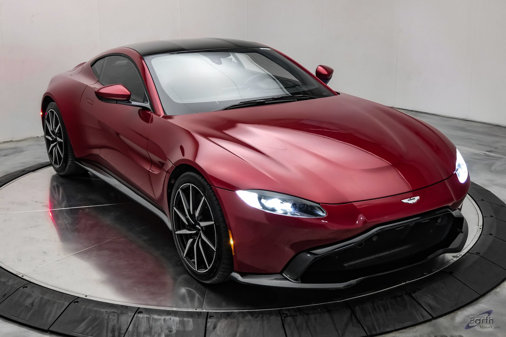 Used 2019 Aston Martin V8 Vantage Coupe RWD image 30