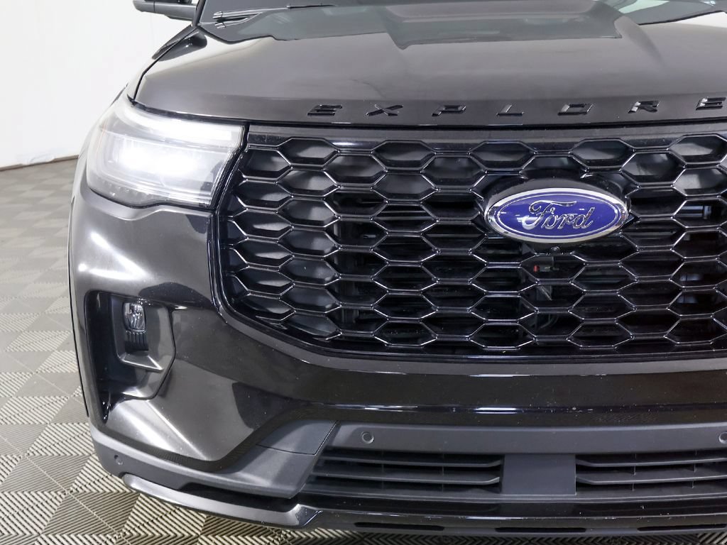 Used 2025 Ford Explorer ST-Line w/ ST-Line Street Pack AWD/4WD image 14
