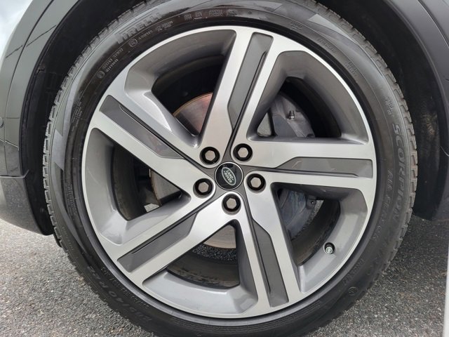 Used 2024 Land Rover Discovery Dynamic SE image 18