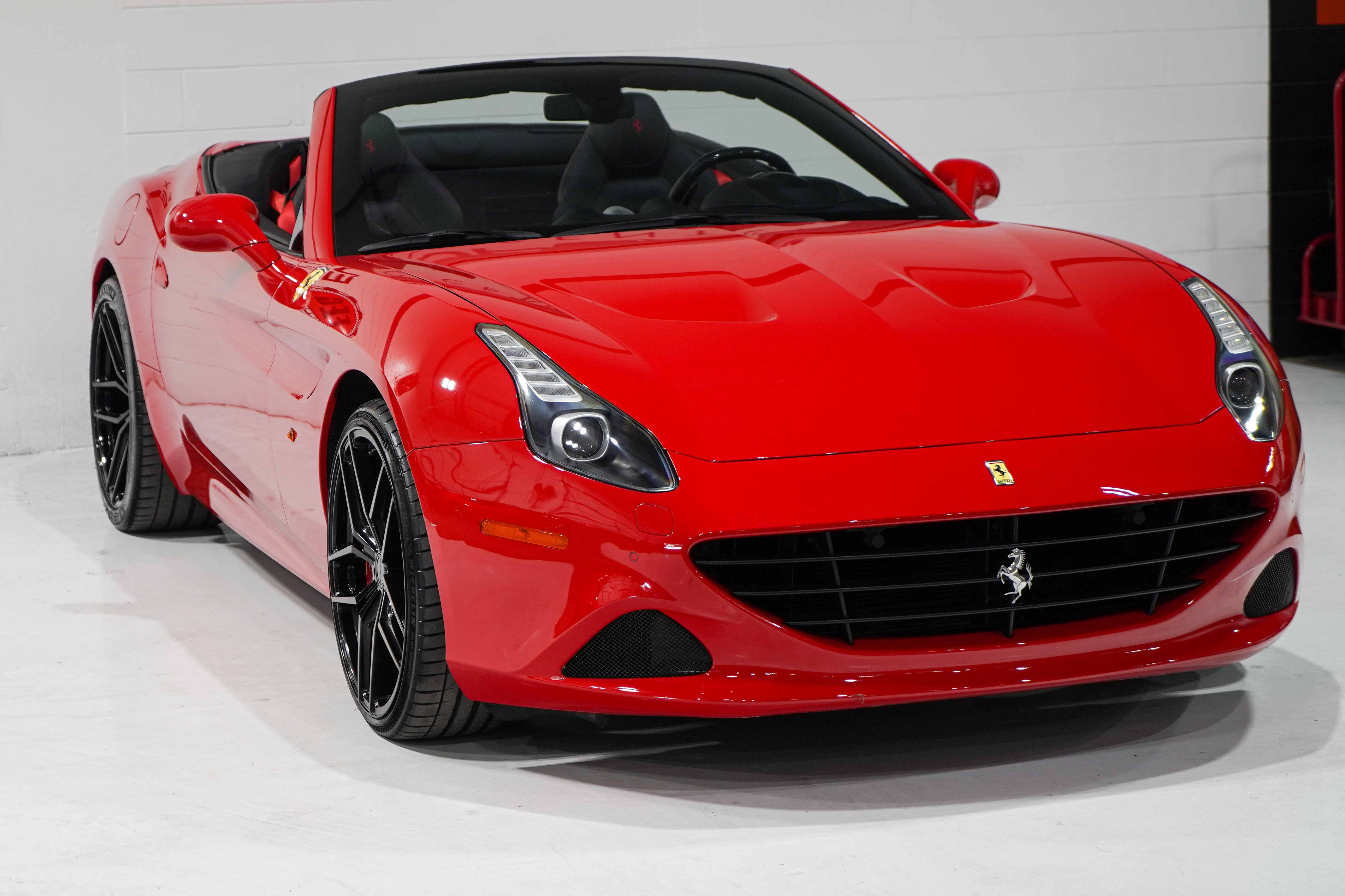 Used 2017 Ferrari California T RWD image 30