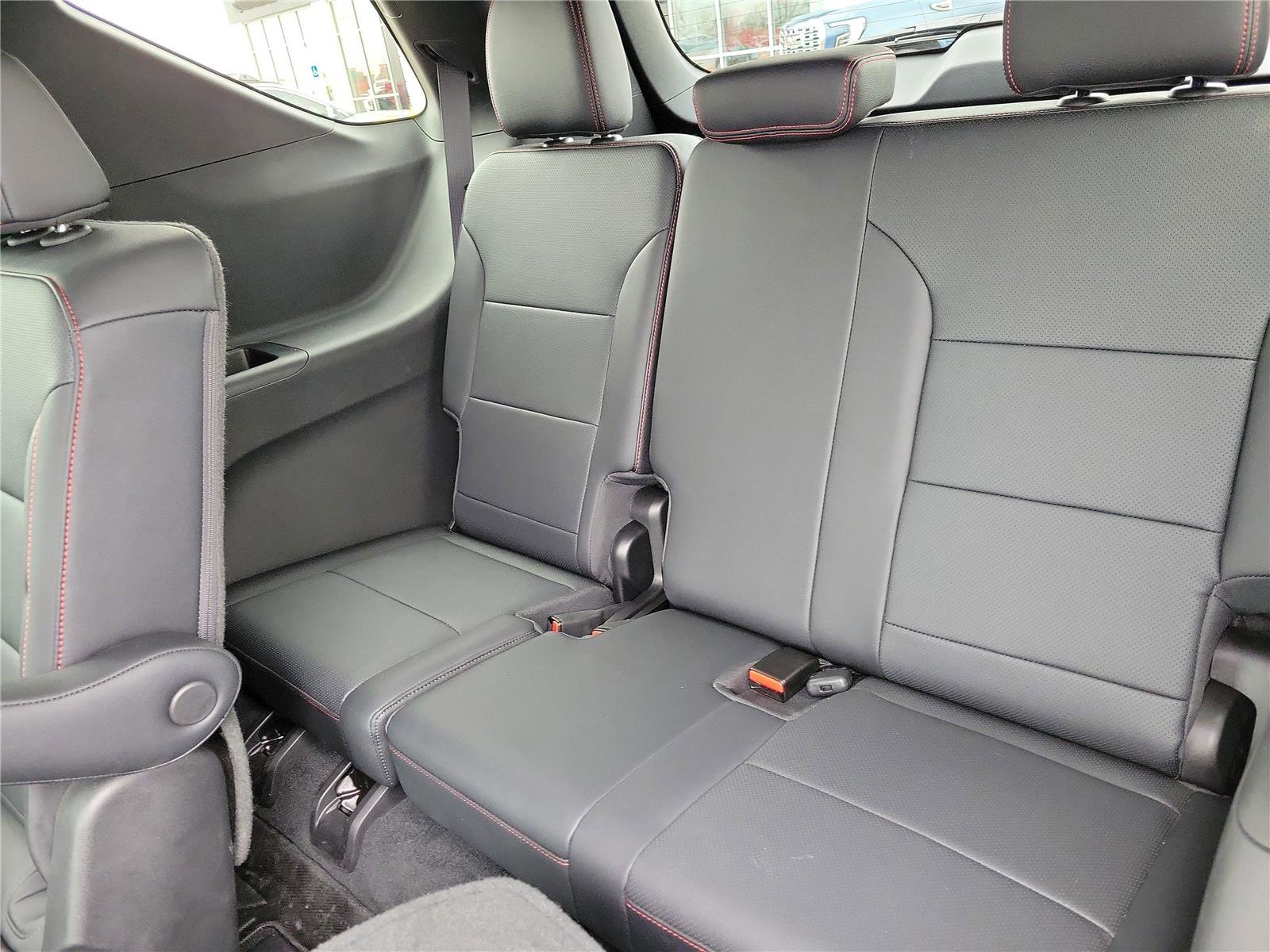 Used 2025 Chevrolet Traverse Z71 w/ Driver Confidence Package AWD/4WD image 15