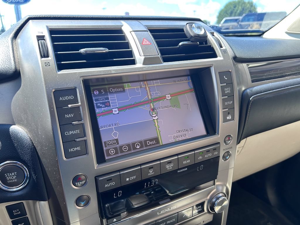 Used 2021 Lexus GX 460 Luxury w/ Sport Design Package AWD/4WD image 27