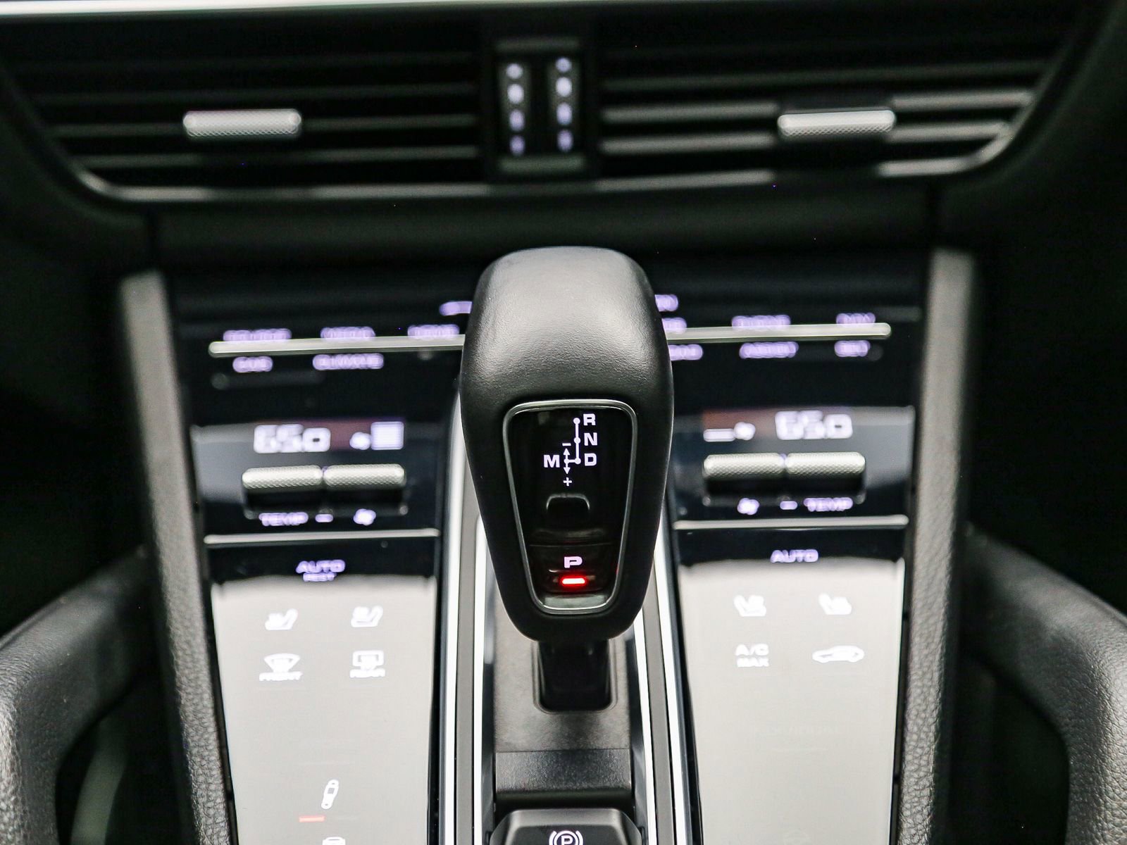 Certified 2022 Porsche Cayenne Platinum Edition AWD/4WD image 18