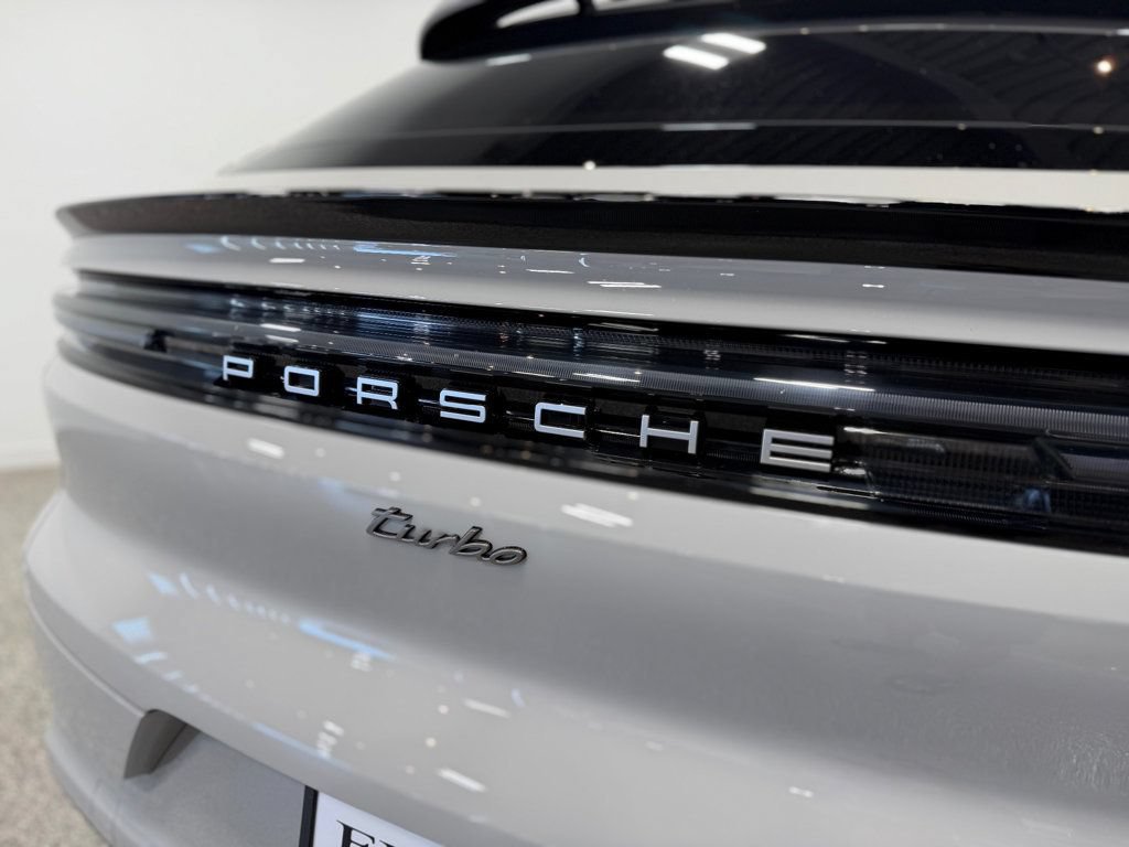 Used 2025 Porsche Cayenne Turbo AWD/4WD image 37