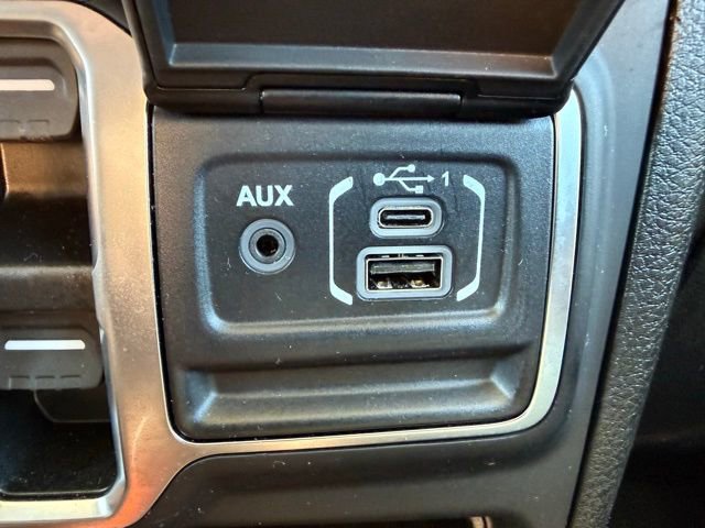Used 2025 Jeep Wrangler Unlimited Sahara w/ Safety Group AWD/4WD image 29