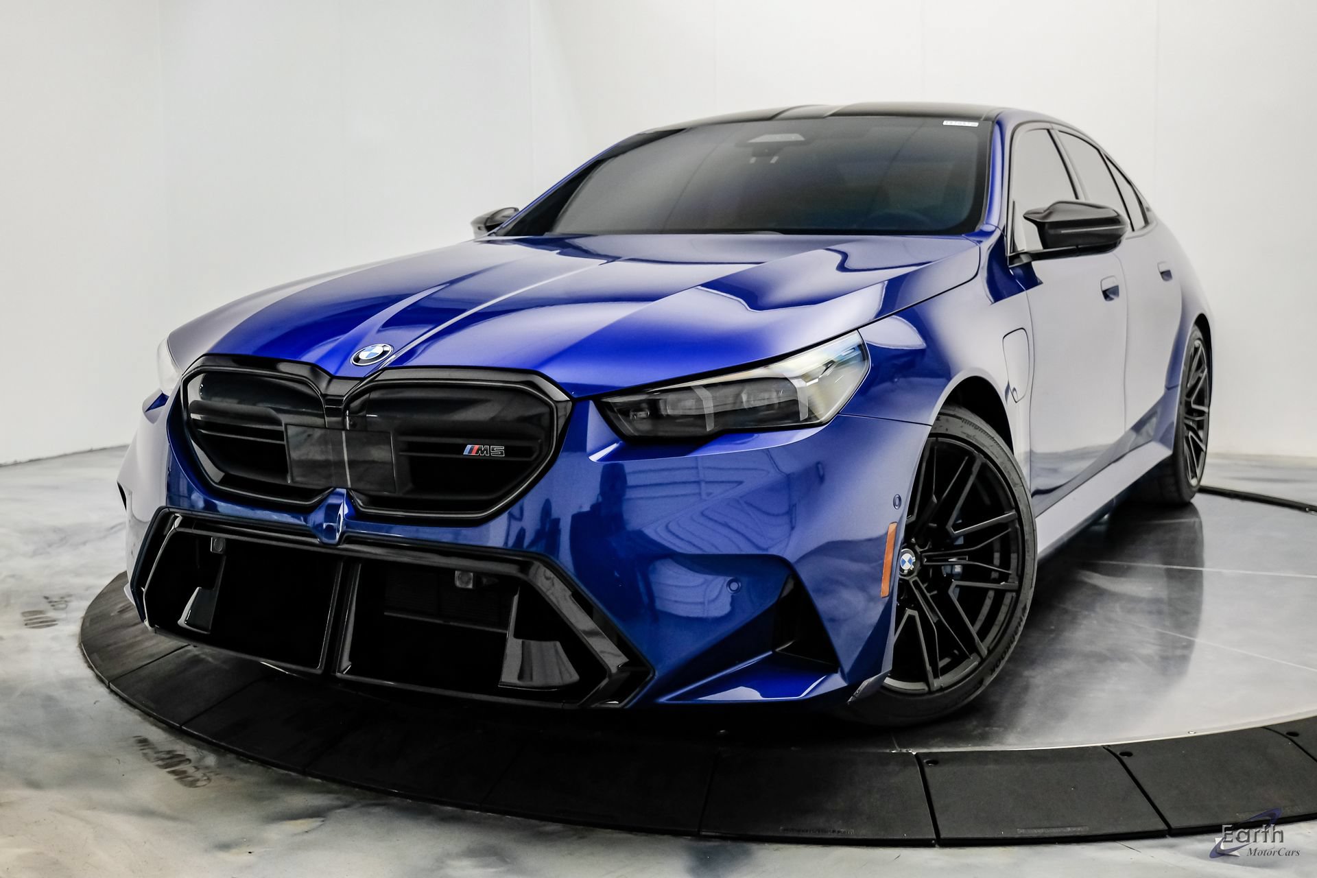 Used 2025 BMW M5 w/ Carbon Package AWD/4WD image 5