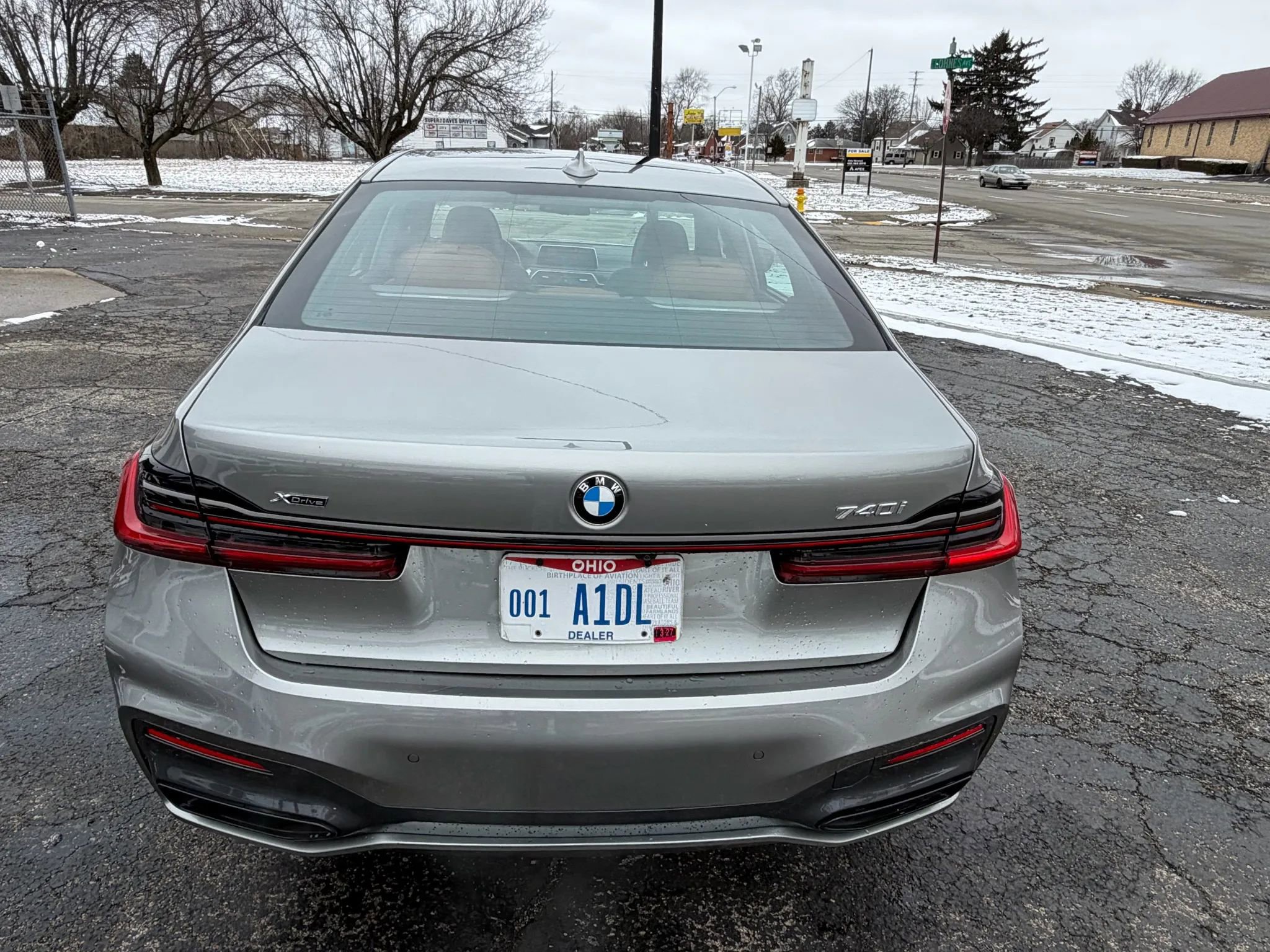 Used 2022 BMW 740i xDrive w/ M Sport Package image 7