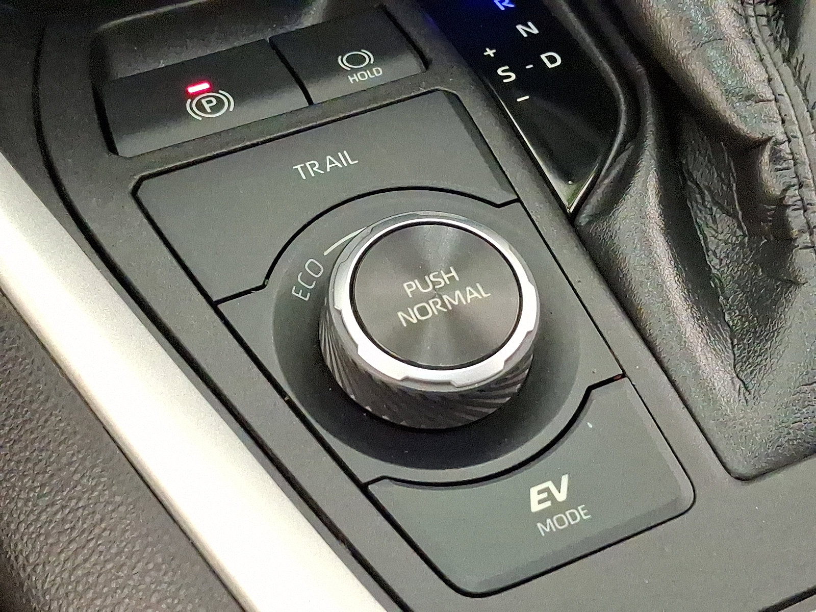 Certified 2022 Toyota RAV4 LE image 24