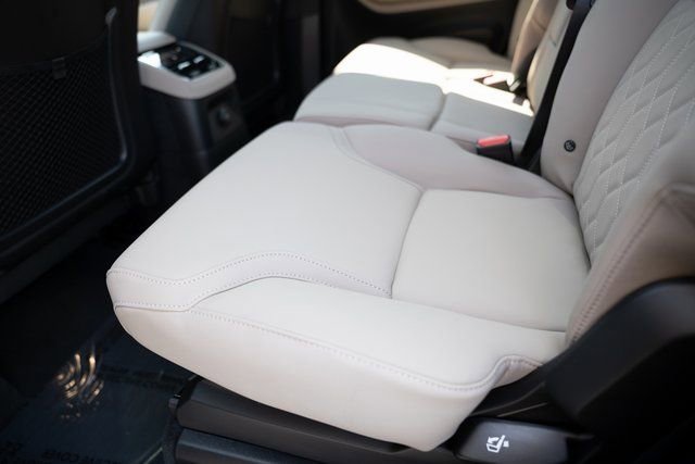 Used 2026 Volvo XC90 T8 Plus w/ Protection Package Premier image 28