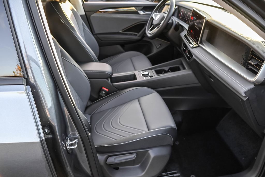 New 2026 Volkswagen Tiguan SE image 39