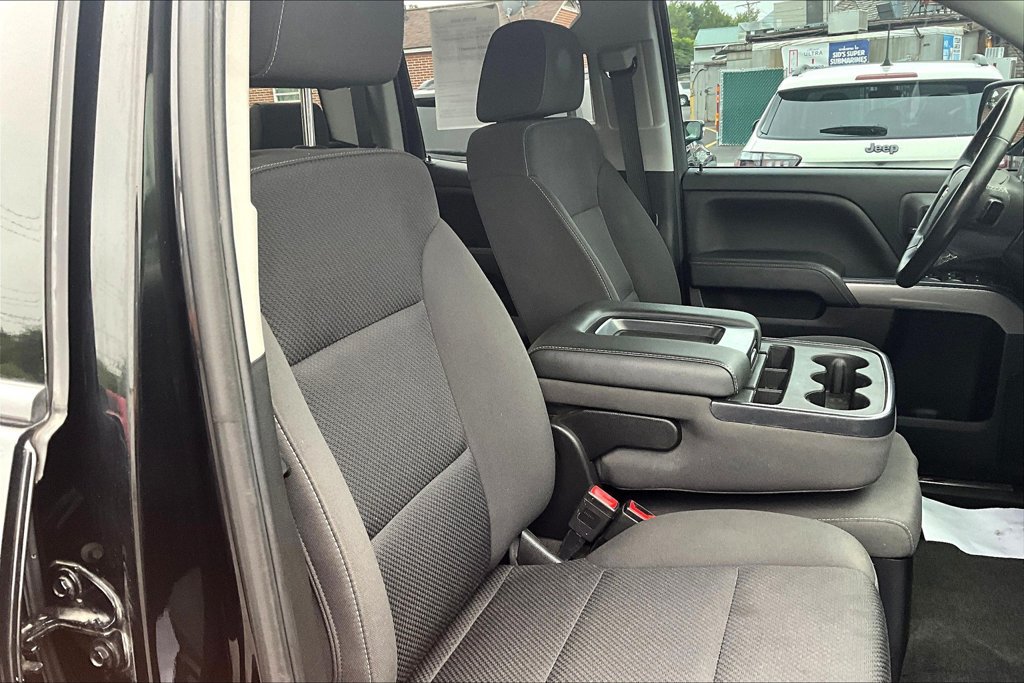 Used 2018 Chevrolet Silverado 1500 LT w/ Midnight Edition AWD/4WD image 7