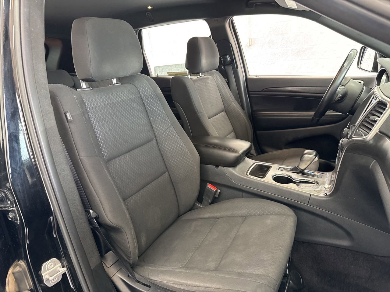 Used 2018 Jeep Grand Cherokee Laredo image 48