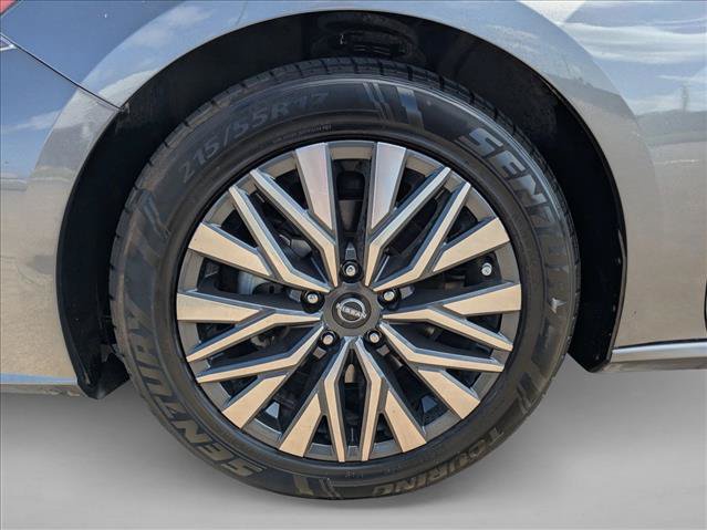 Used 2024 Nissan Altima 2.5 SV FWD image 23