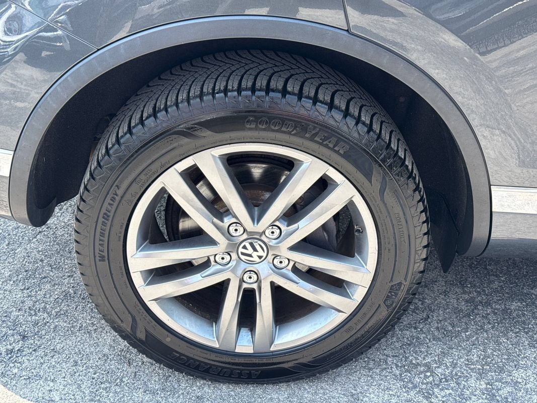 Used 2016 Volkswagen Touareg VR6 AWD/4WD image 12
