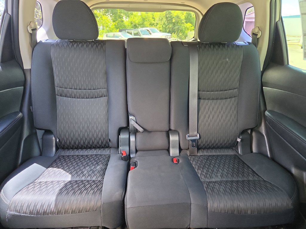 Used 2017 Nissan Rogue S FWD image 14