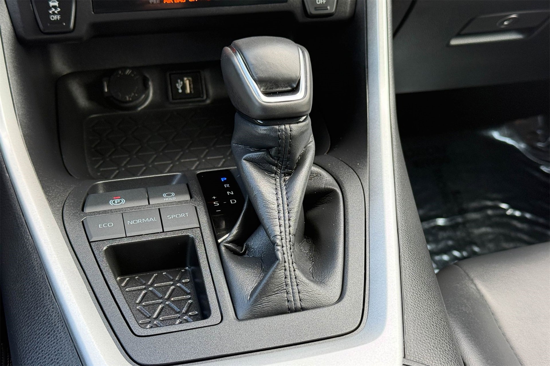 Used 2025 Toyota RAV4 XLE Premium image 17