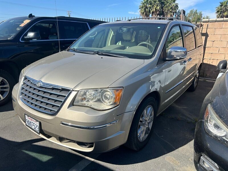 Used 2008 Chrysler Town & Country Limited w/ Entertainment Group #3 FWD image 34
