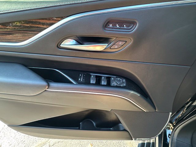 Used 2023 Cadillac Escalade Premium Luxury AWD/4WD image 17