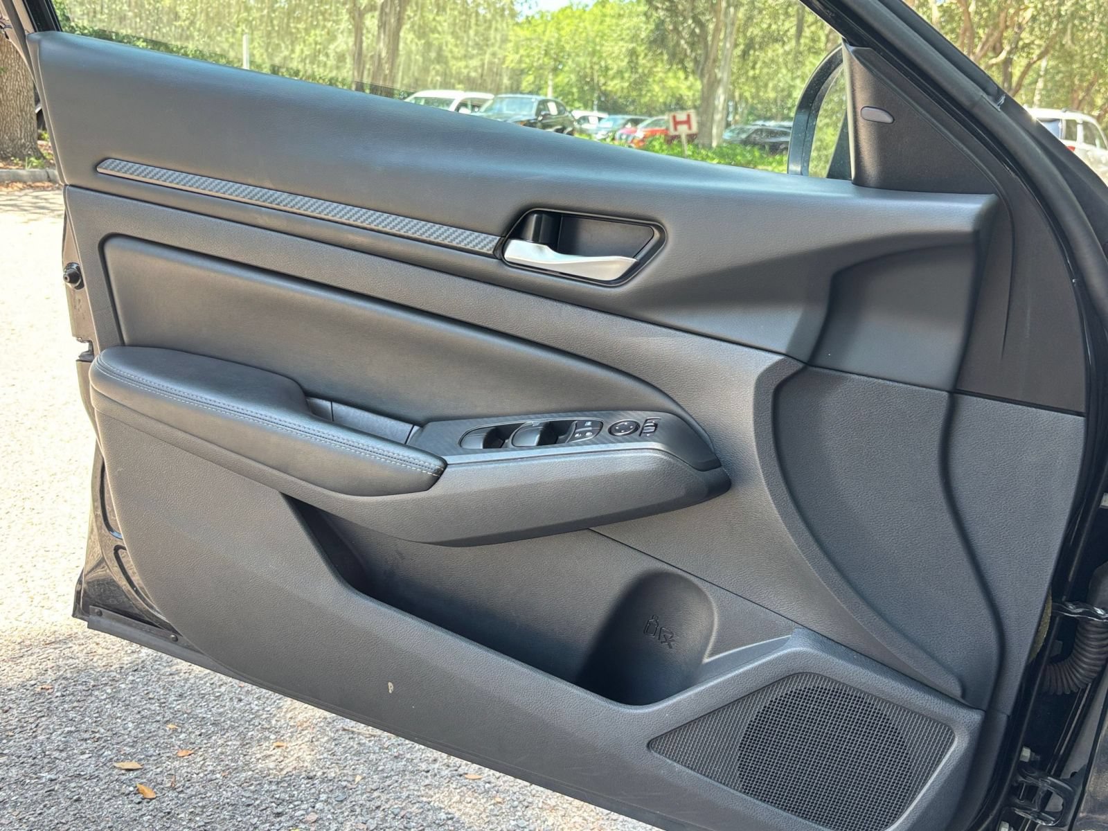 Used 2025 Nissan Altima 2.5 SV FWD image 18