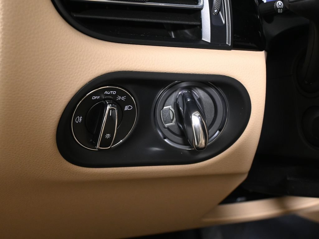 New 2026 Porsche Macan AWD/4WD image 30