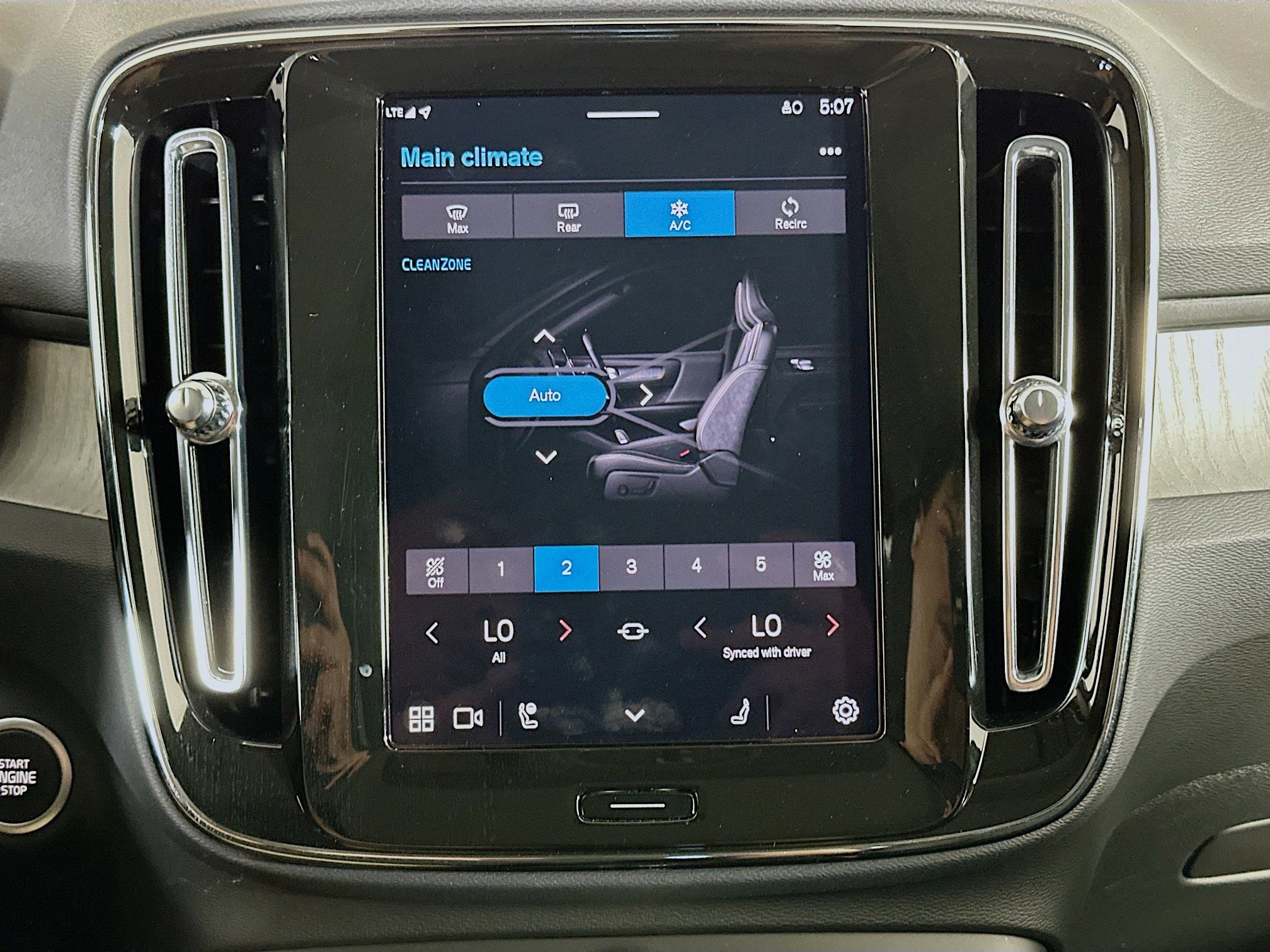 Used 2025 Volvo XC40 B5 Core w/ Protection Package Premier image 24