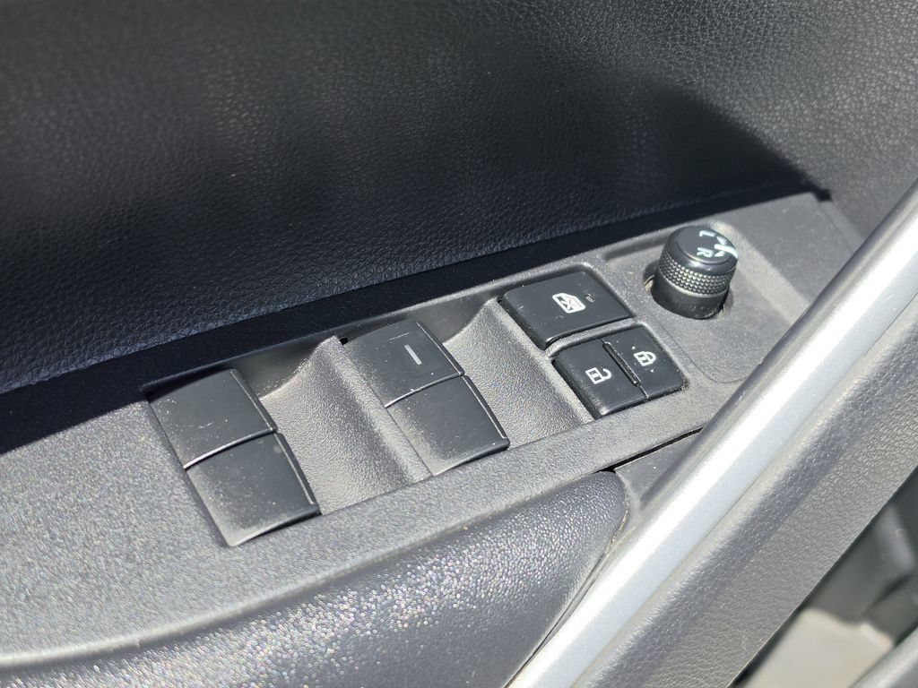 Used 2023 Toyota Corolla Cross LE FWD image 17