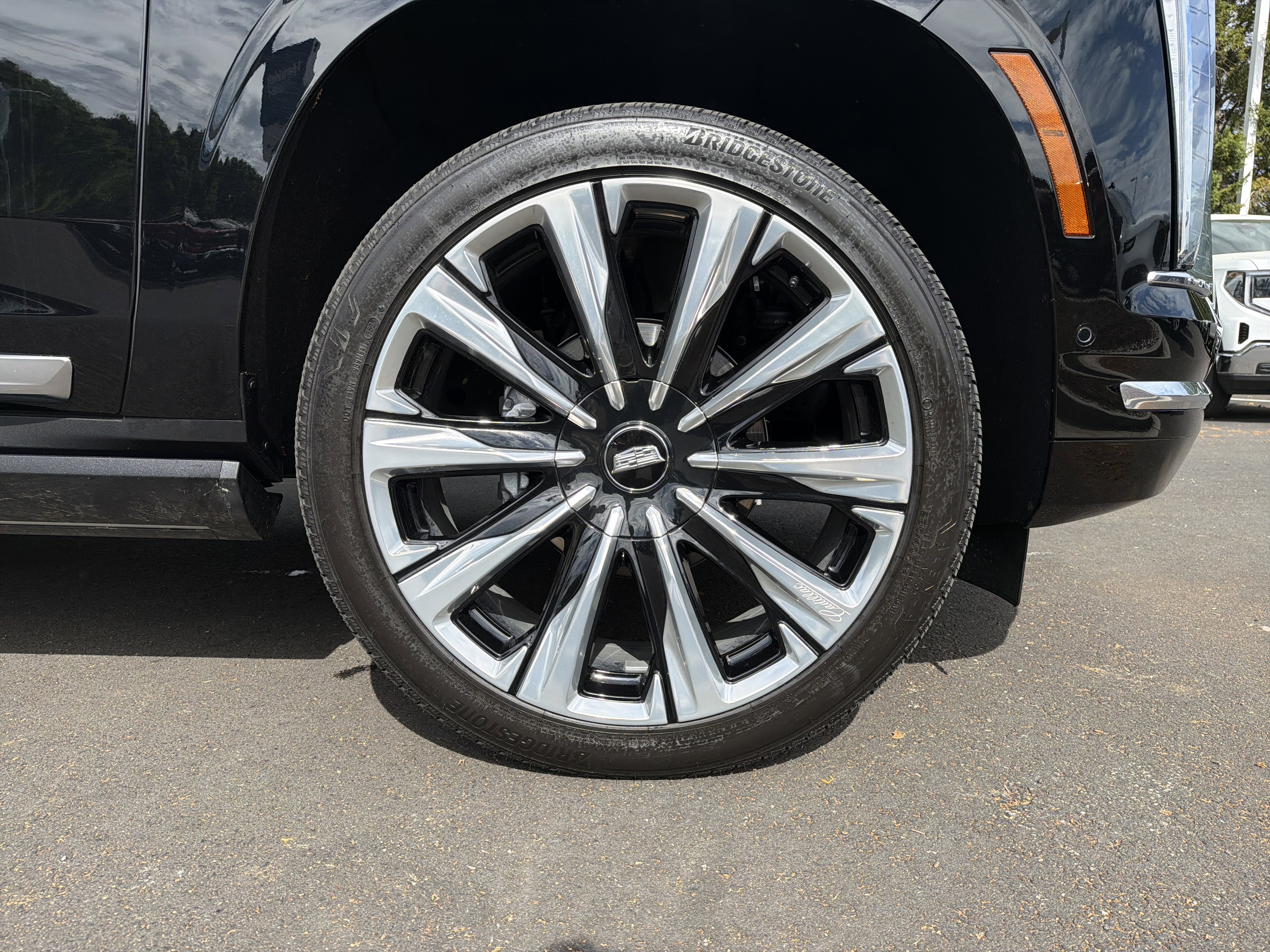 Used 2025 Cadillac Escalade Premium Luxury Platinum image 13