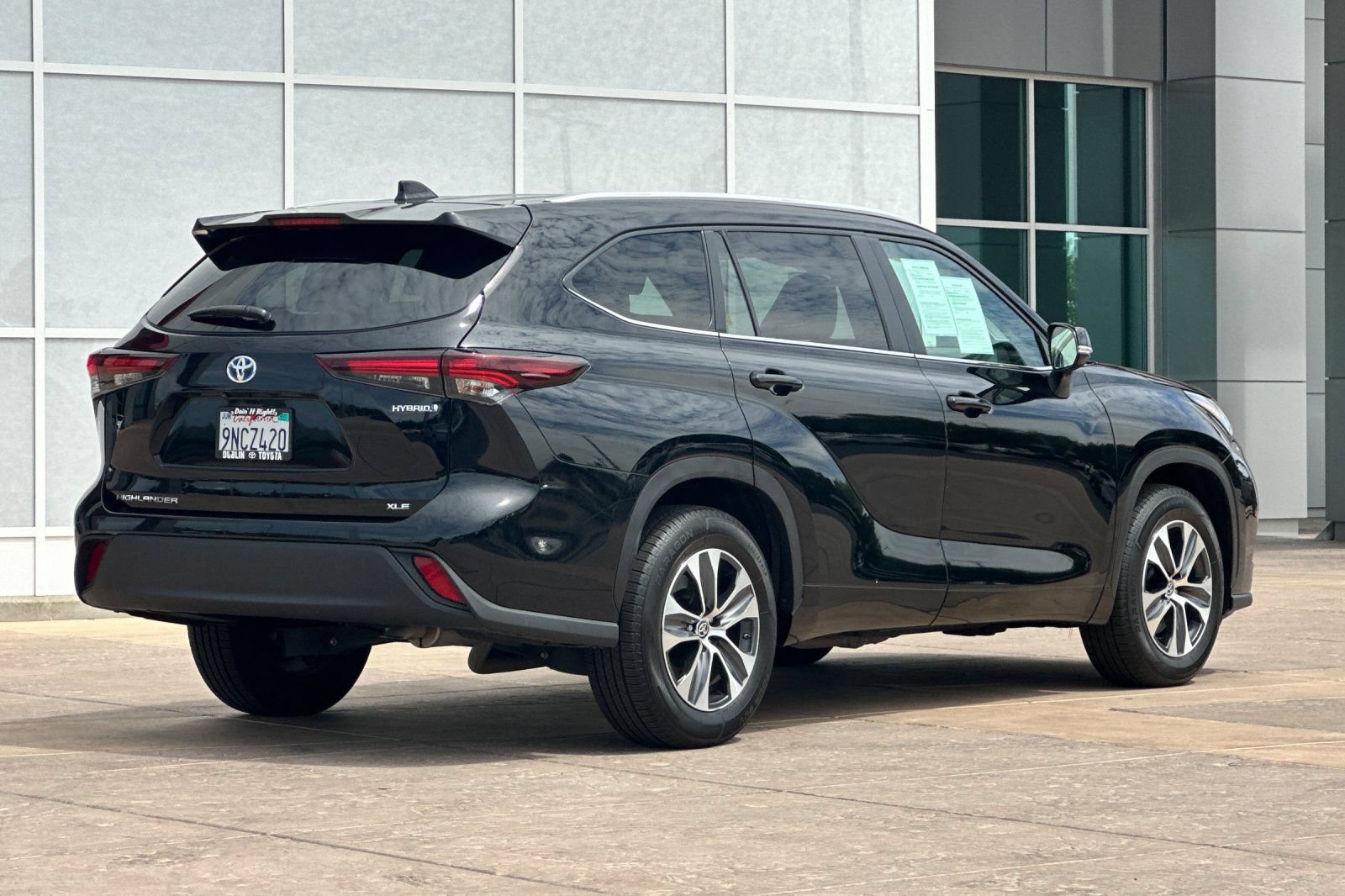 Certified 2024 Toyota Highlander XLE FWD image 4
