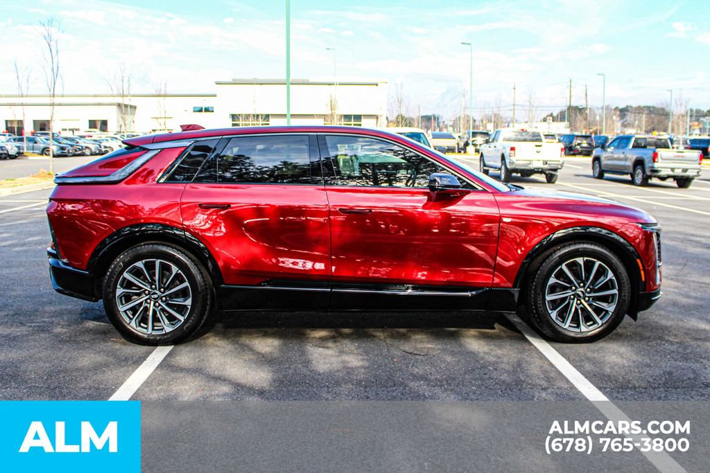 Used 2024 Cadillac Lyriq Sport image 9