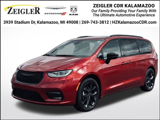 Certified 2025 Chrysler Pacifica Limited
