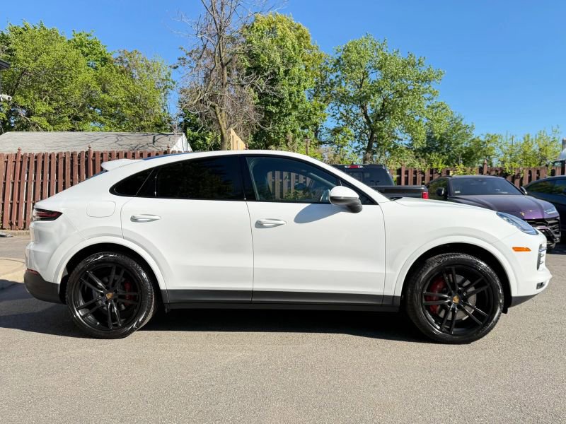 Used 2021 Porsche Cayenne Coupe AWD/4WD image 5