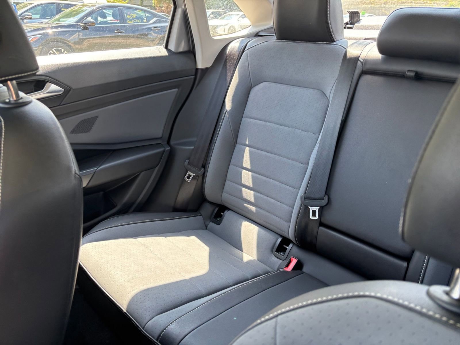 Used 2025 Volkswagen Jetta SE image 41