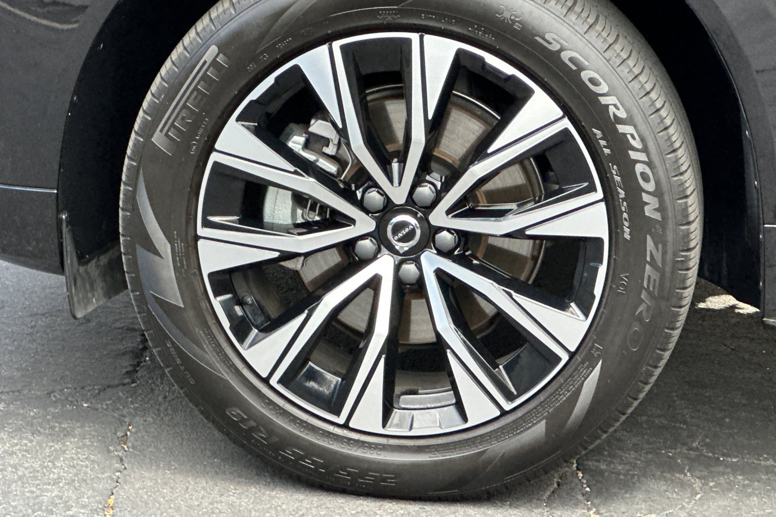 Certified 2025 Volvo XC60 B5 Core AWD/4WD image 35