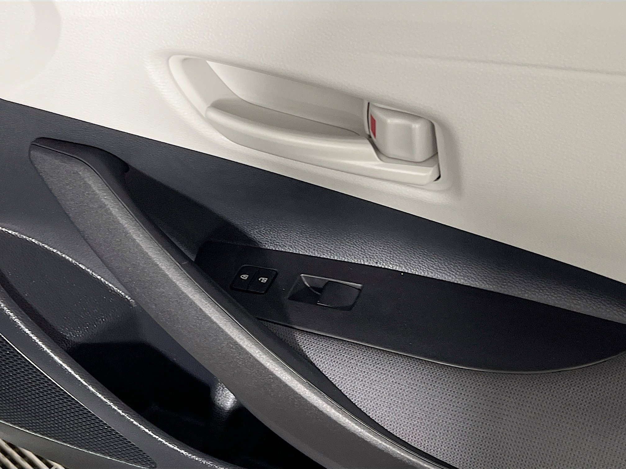 Used 2025 Toyota Corolla LE image 32