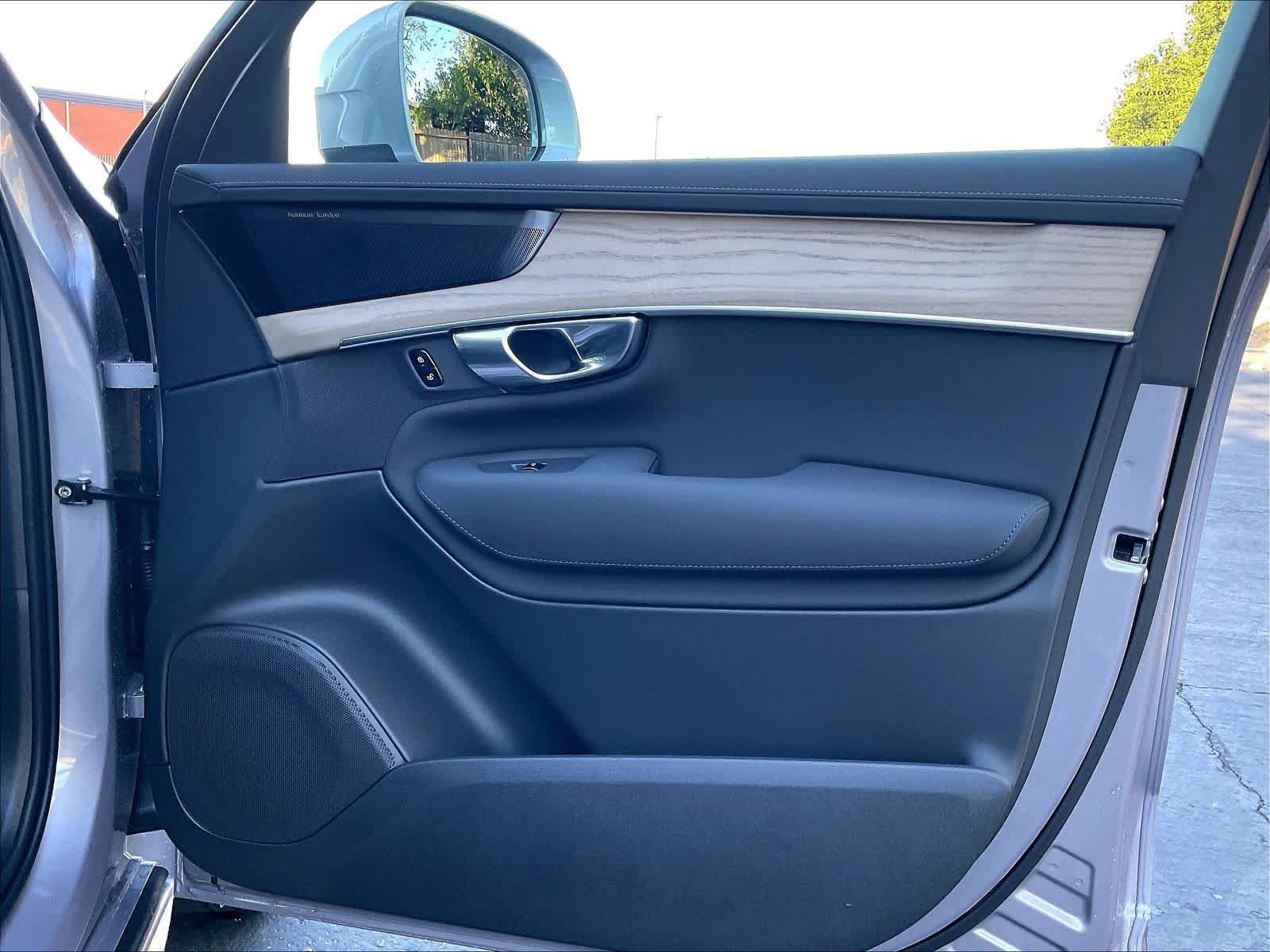 New 2027 Volvo XC90 B5 Plus AWD/4WD image 31