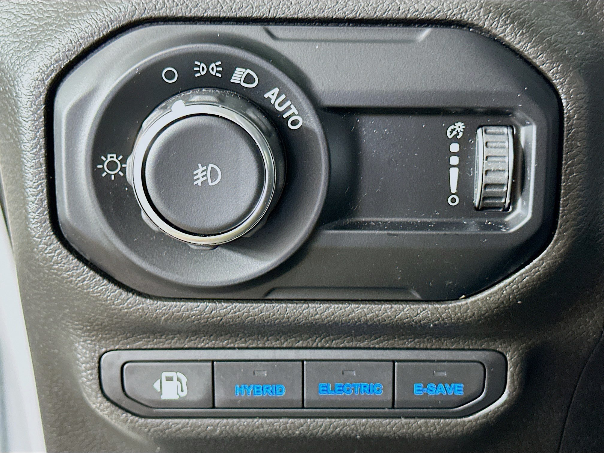 Used 2023 Jeep Wrangler Unlimited w/ Cold Weather Group AWD/4WD image 16